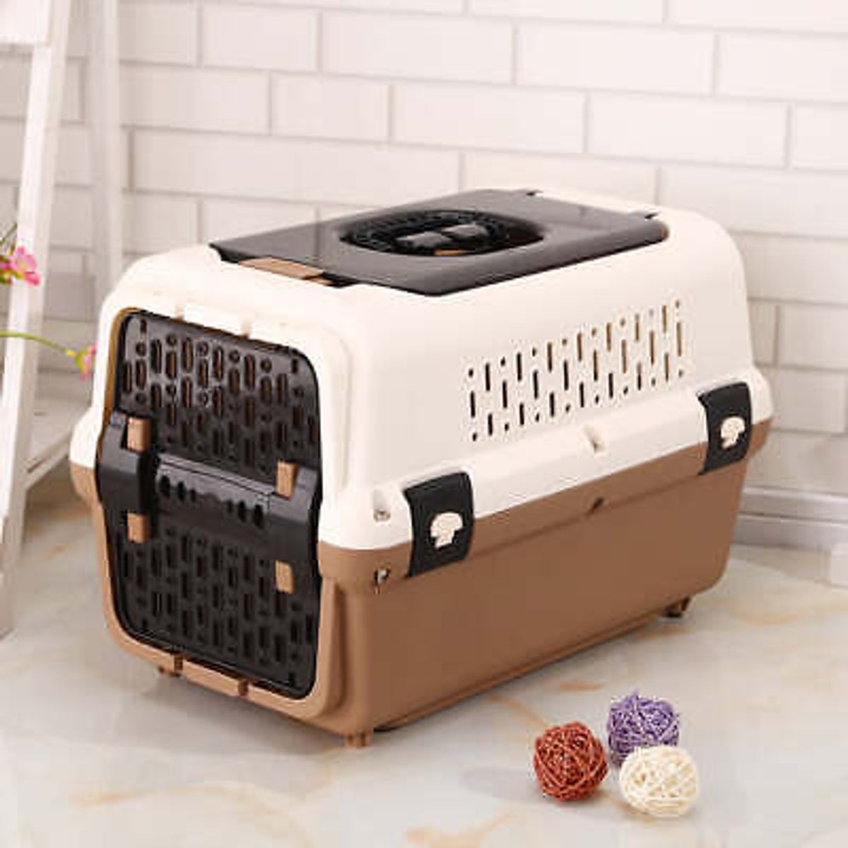 Choosing the Right Cat Carriers, Crates & Kennels for Your Pet