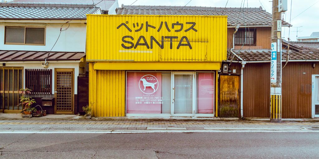A small yellow store in a Japanese city