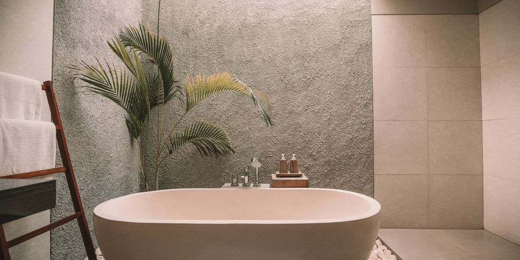 white ceramic bathtub